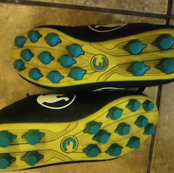💸LAST CHANCE KIDS PROCAT BLACK SPORT CLEATS SZ.1-Used but still have some life - Picture 2 of 3